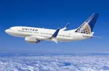 United Airlines Boeing 737 in cruise — split-scimitar winglet visible at wingtip showing the new Aviation Partners Boeing design