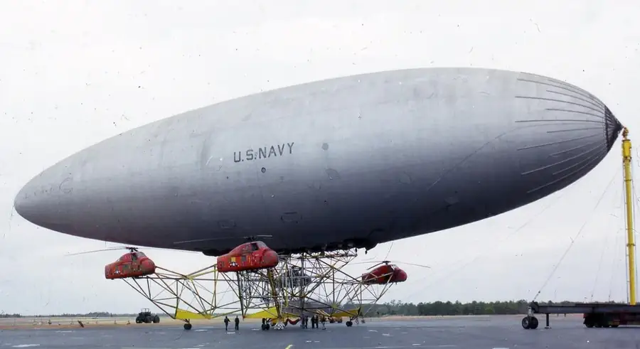 Piasecki PA-97 Heli-Stat hybrid aircraft — experimental vehicle combining a U.S. Navy airship envelope with four Sikorsky H-34 helicopters attached via a tubular truss structure beneath, moored at NAS Lakehurst, New Jersey